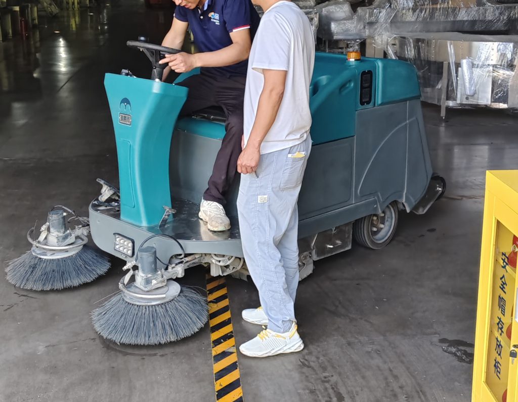 環(huán)保又高效:掃拖一體機為何優(yōu)于掃地車、洗地車?