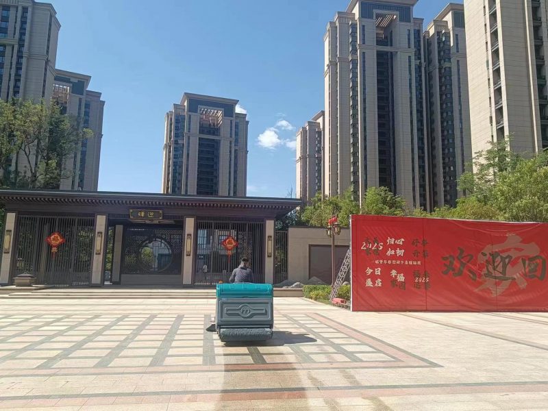 駕駛式洗地車的“全能表現”:一機在手,清潔無憂